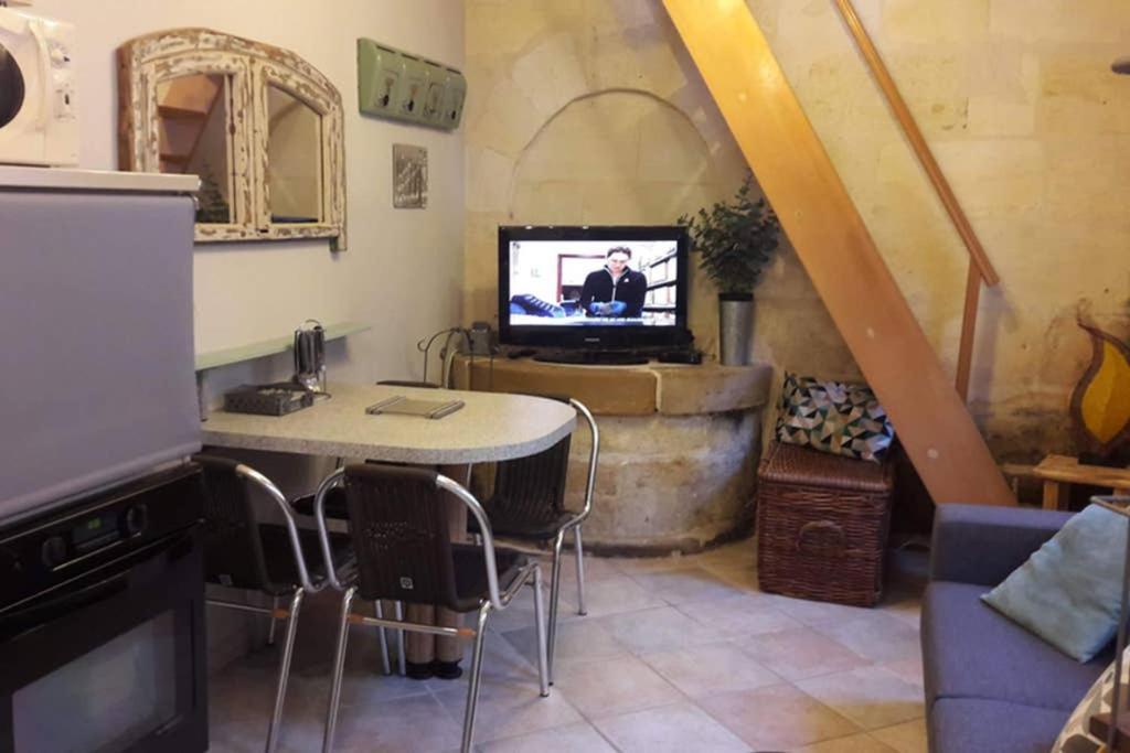 Joli Petit Loft Dans Echoppe Pierre Centre-Ville Бордо Екстериор снимка